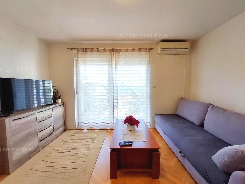 Crikvenica, floor of the house with terraces and garage, 300 m from the sea!