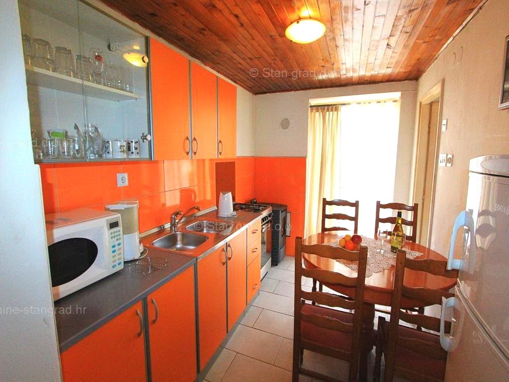 Crikvenica, floor of the house with terraces and garage, 300 m from the sea!