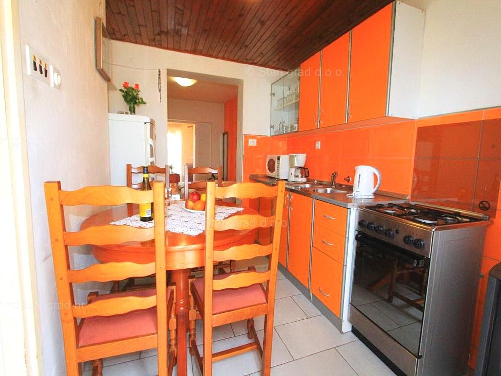 Crikvenica, floor of the house with terraces and garage, 300 m from the sea!