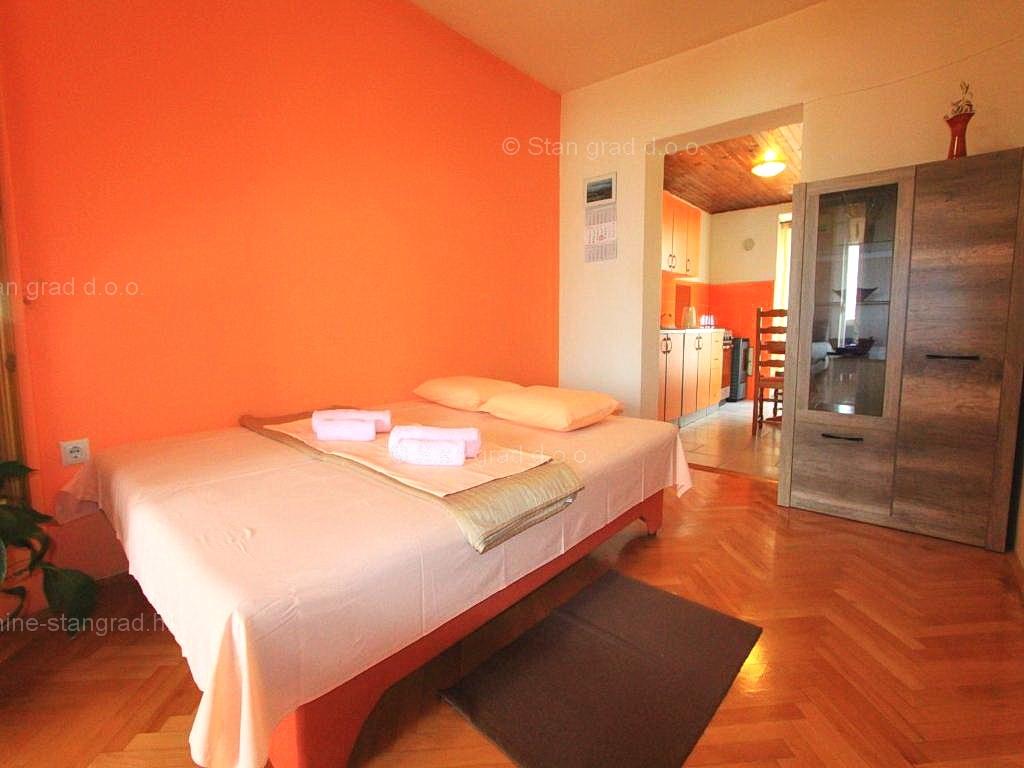 Crikvenica, floor of the house with terraces and garage, 300 m from the sea!