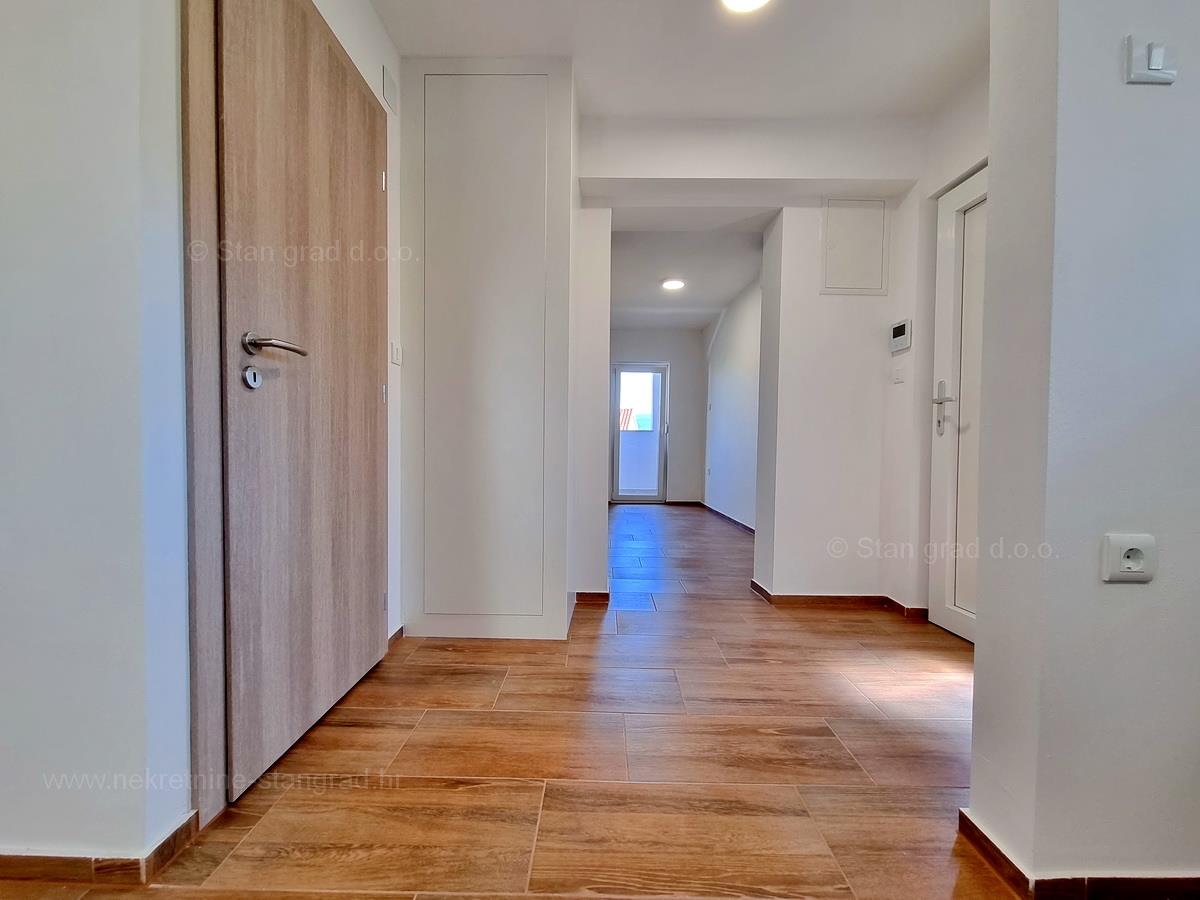 Krk area, two-story apartment with sea view for sale!
