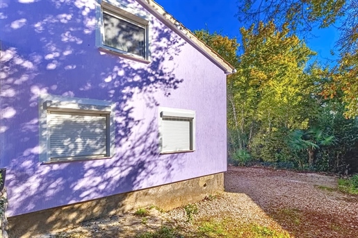 Soline Bay, semi-detached house with two apartments in a quiet location!