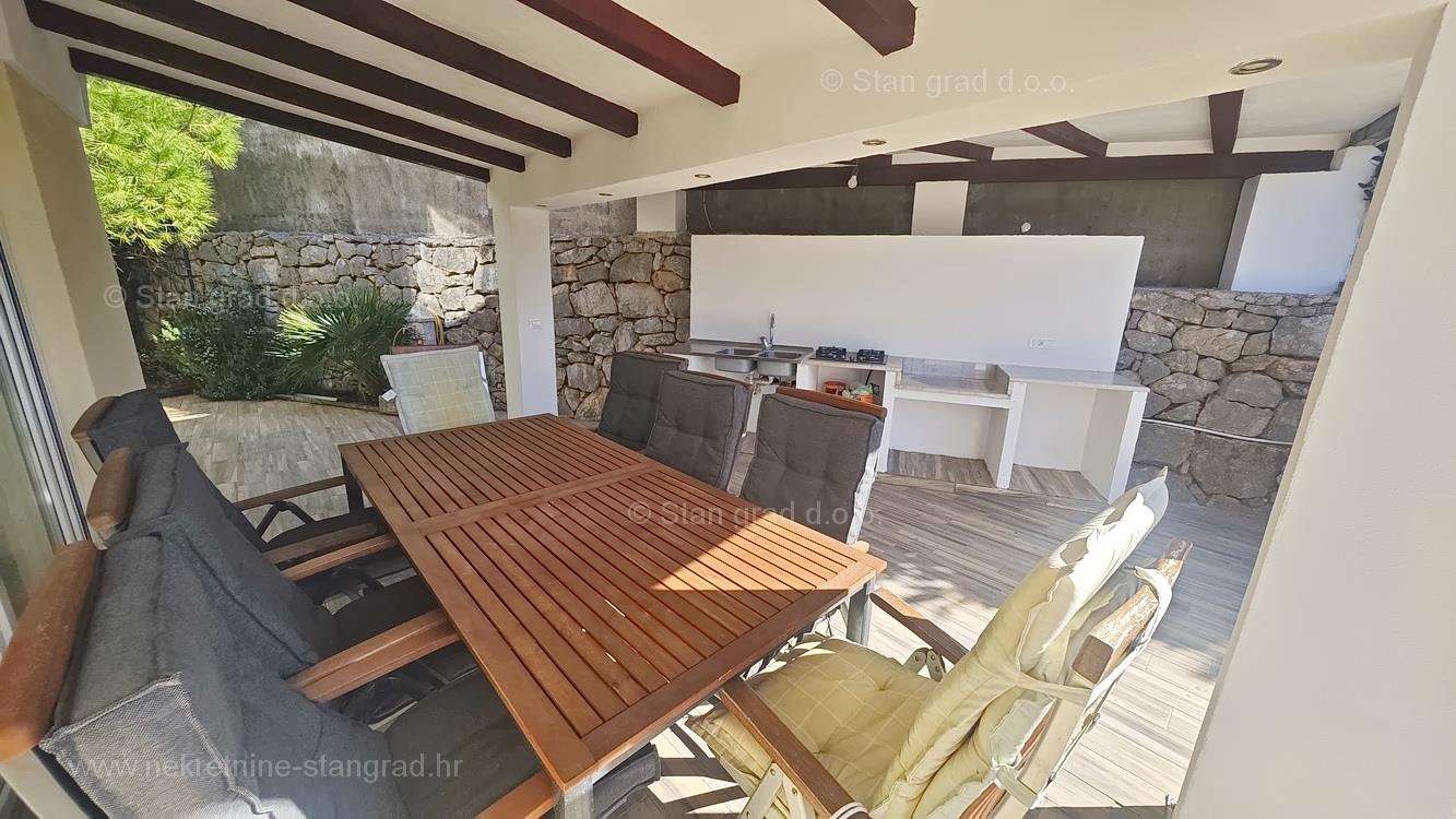 Krk, ground floor apartment in a good location!