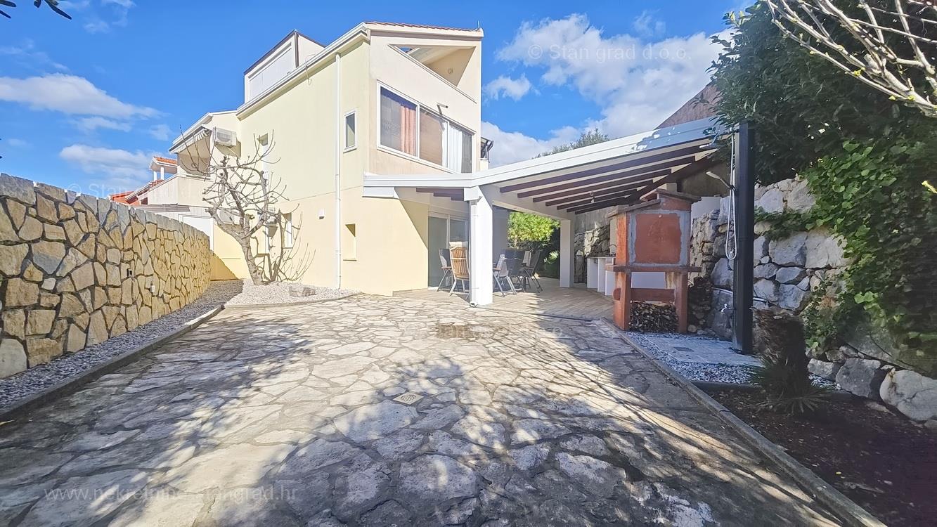 Krk, ground floor apartment in a good location!