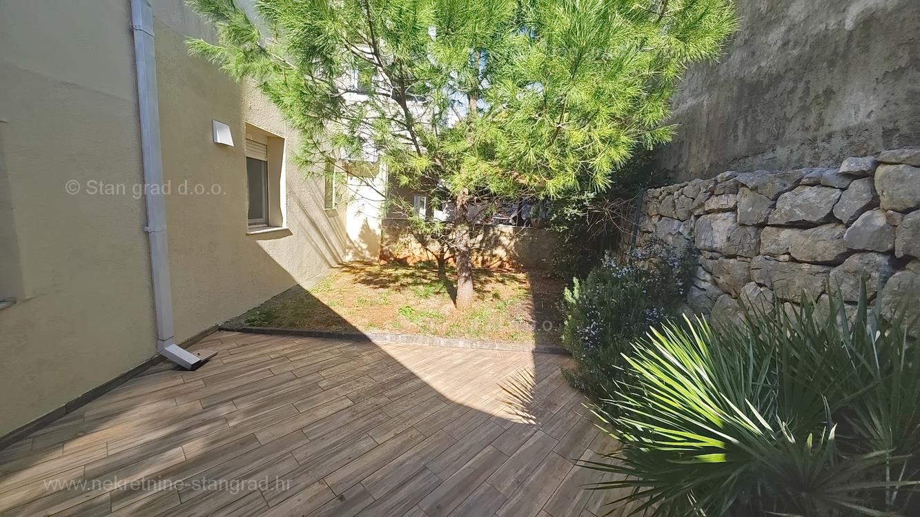 Krk, ground floor apartment in a good location!