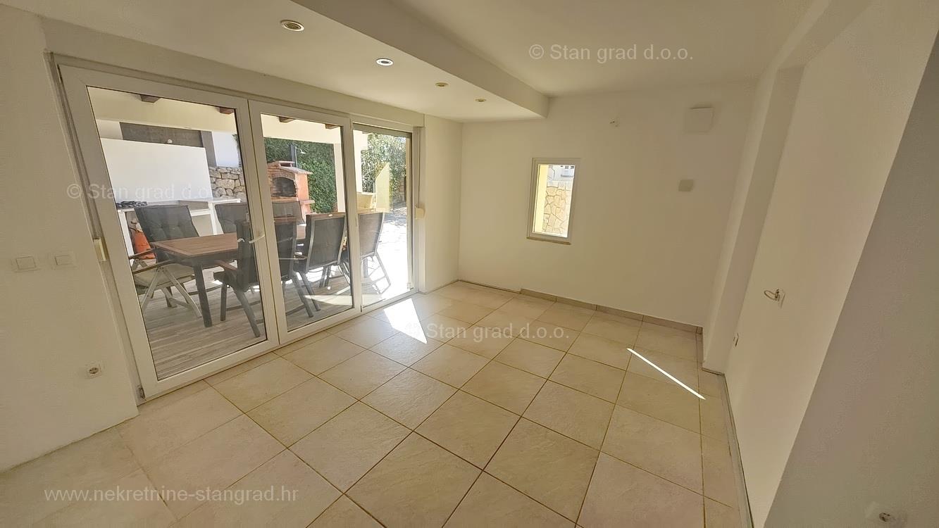 Krk, ground floor apartment in a good location!