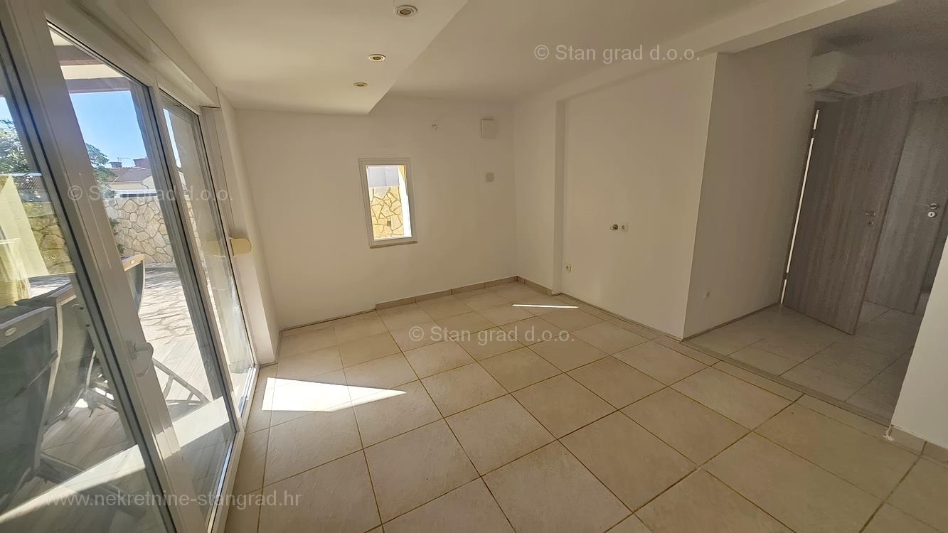 Krk, ground floor apartment in a good location!