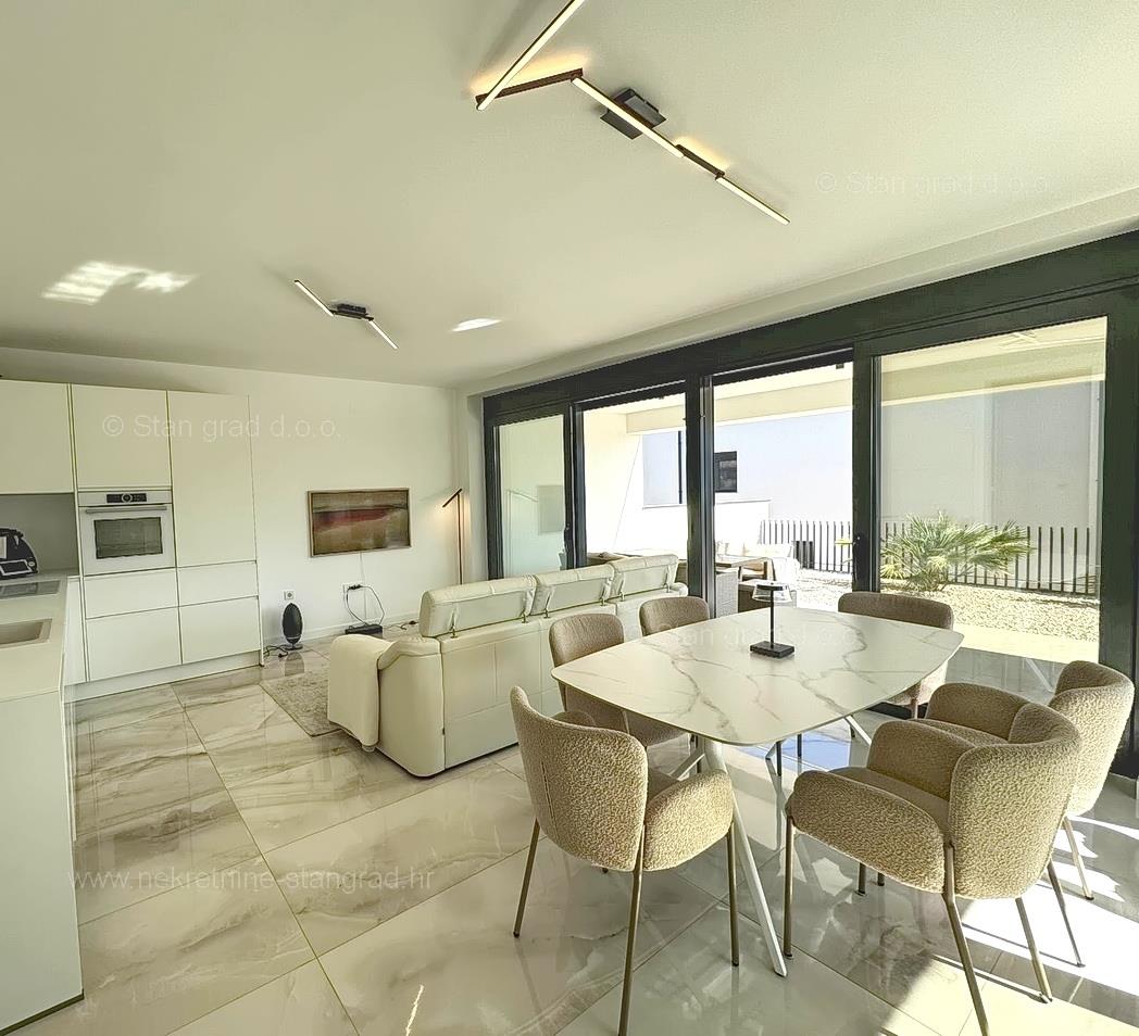 Krk, modern two-bedroom apartment on the ground floor with a garden!