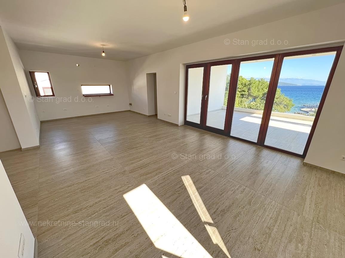 Krk, penthouse close to the sea with panoramic views!