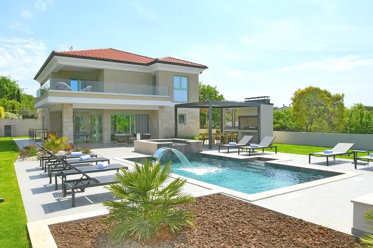 Krk, surroundings, Mediterranean villa with a spacious garden!