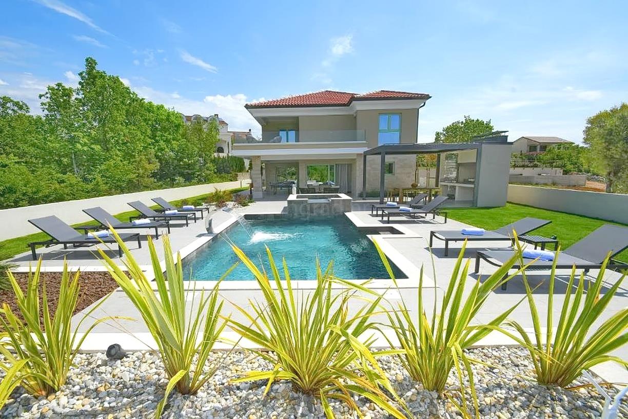 Krk, surroundings, Mediterranean villa with a spacious garden!