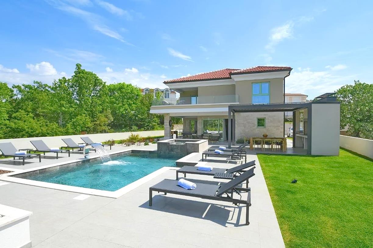 Krk, surroundings, Mediterranean villa with a spacious garden!