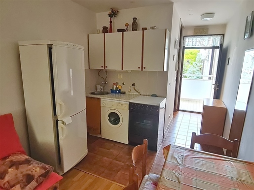 Njivice, furnished apartment close to the sea!