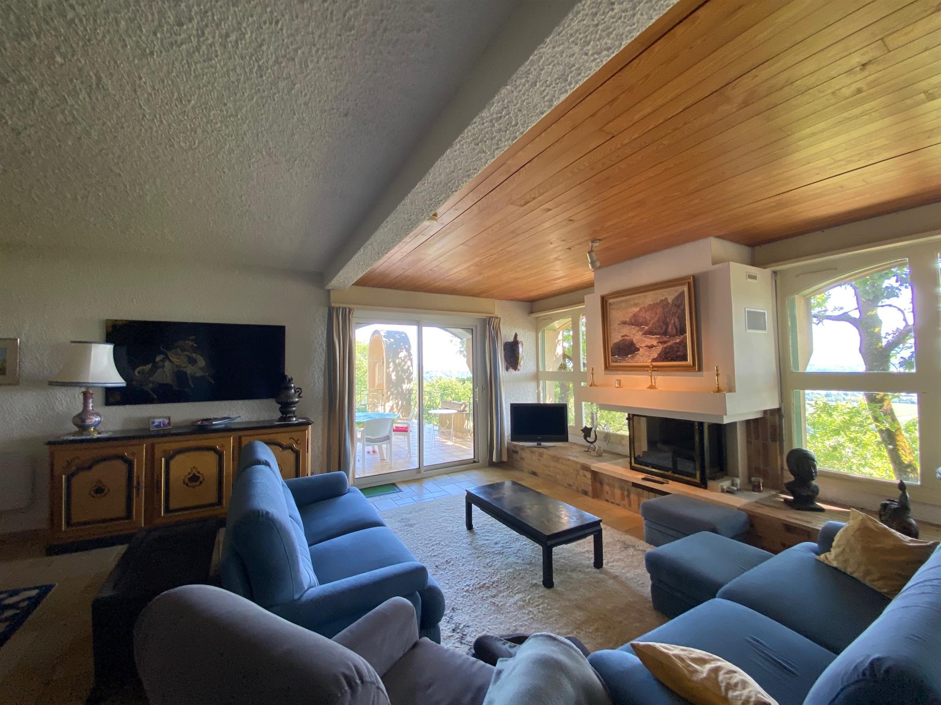 Compra: Vivenda (46700)