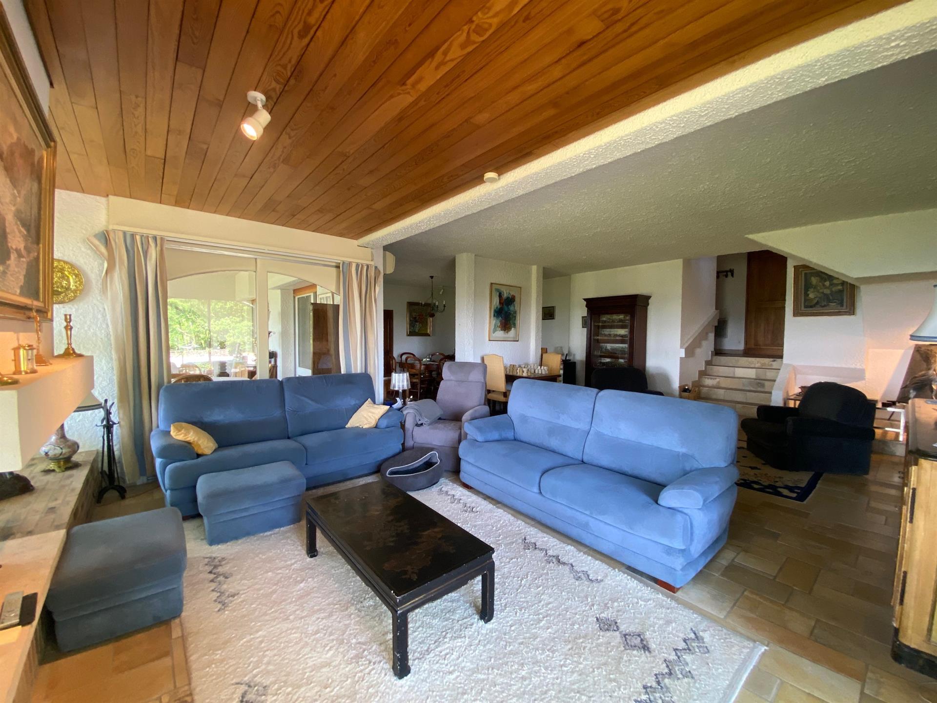 Compra: Vivenda (46700)