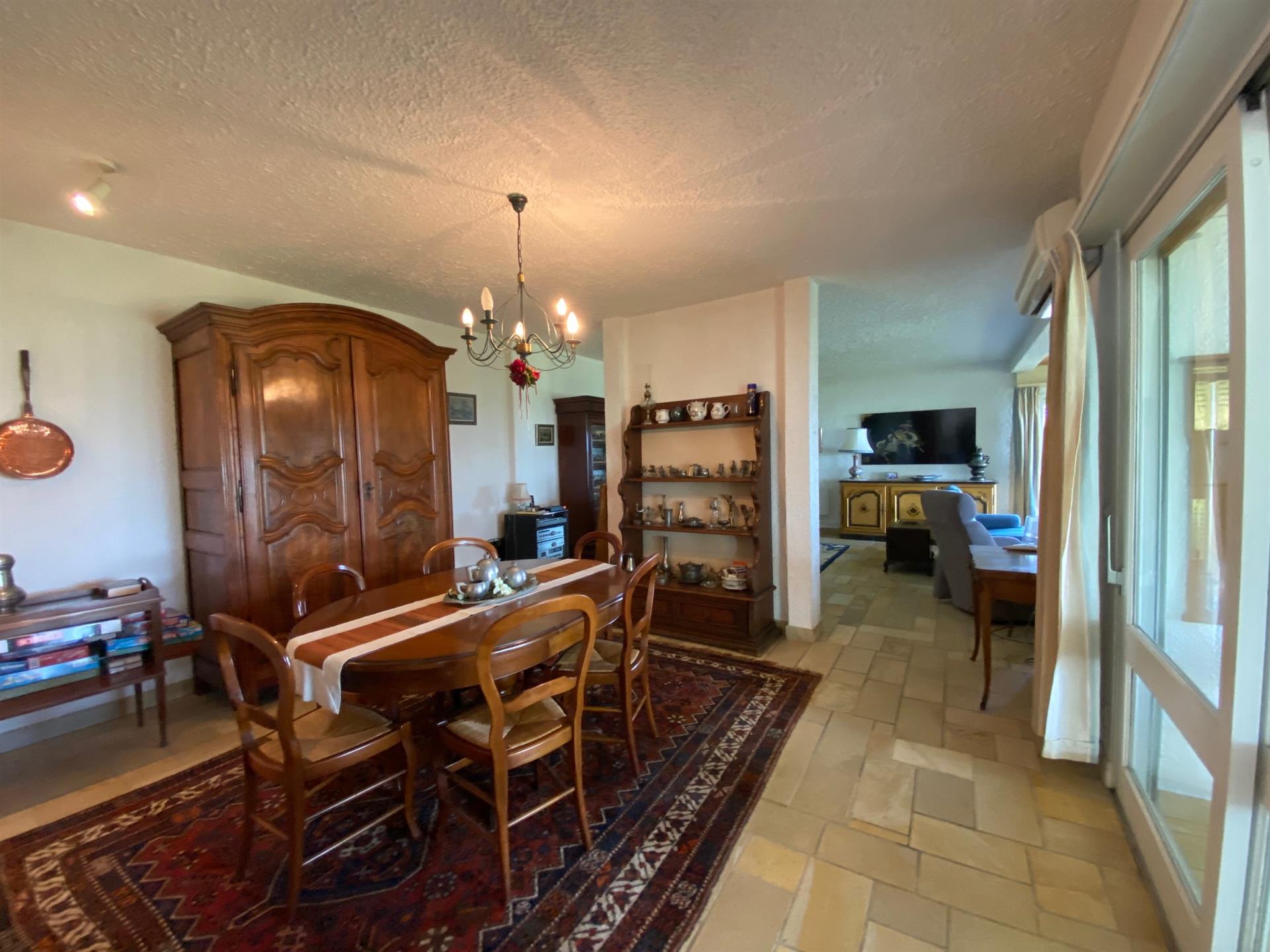 Compra: Vivenda (46700)