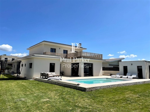 Recent villa 222 m² 7 bedrooms and swimming pool