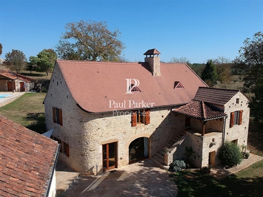 Stone house without work of 170 sqm with swimming pool and barn, enclosed grounds