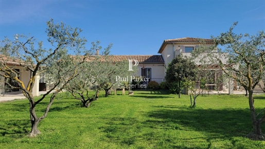 13210 - Near Saint Remy De Provence - 4 bedroom house with garden