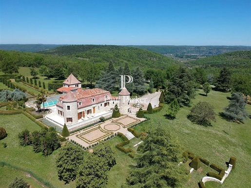 Maison de Maître, 300 m² et grange sur 17 hectares, piscine