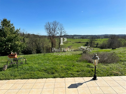 Villa of 225 m² with 180° views on a plot of 5600 m²