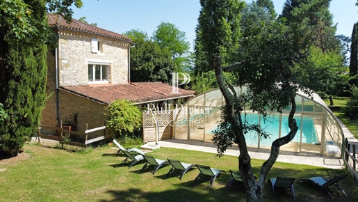 Propiedad con casa y albergue burgués, 2 piscinas, pozo