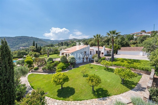Estate of 4 Villas (698 m²) with 2 swimming pools - tennis court - pond