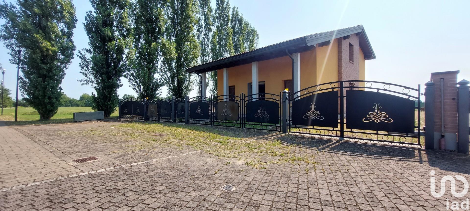 Sale Home 200 m² - 4 bedrooms