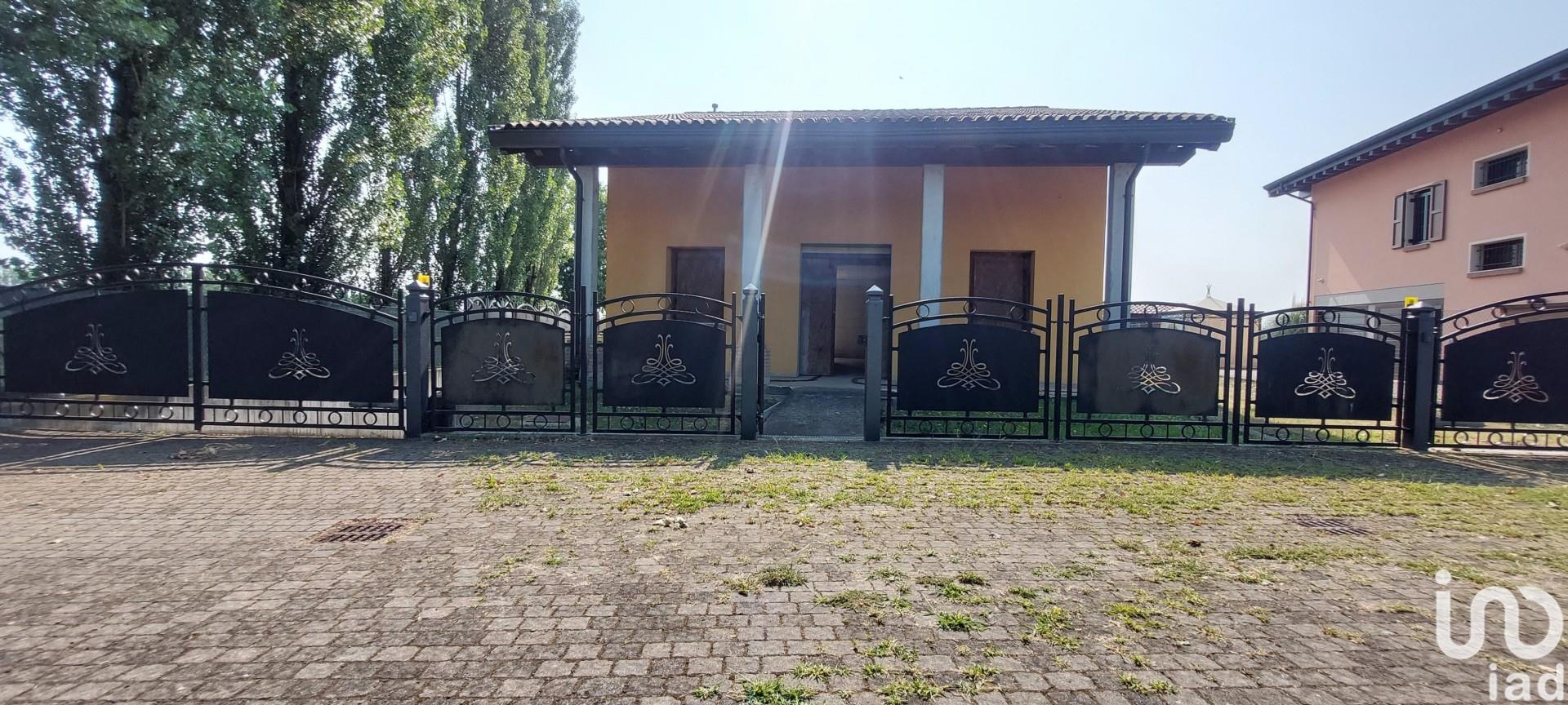 Sale Home 200 m² - 4 bedrooms