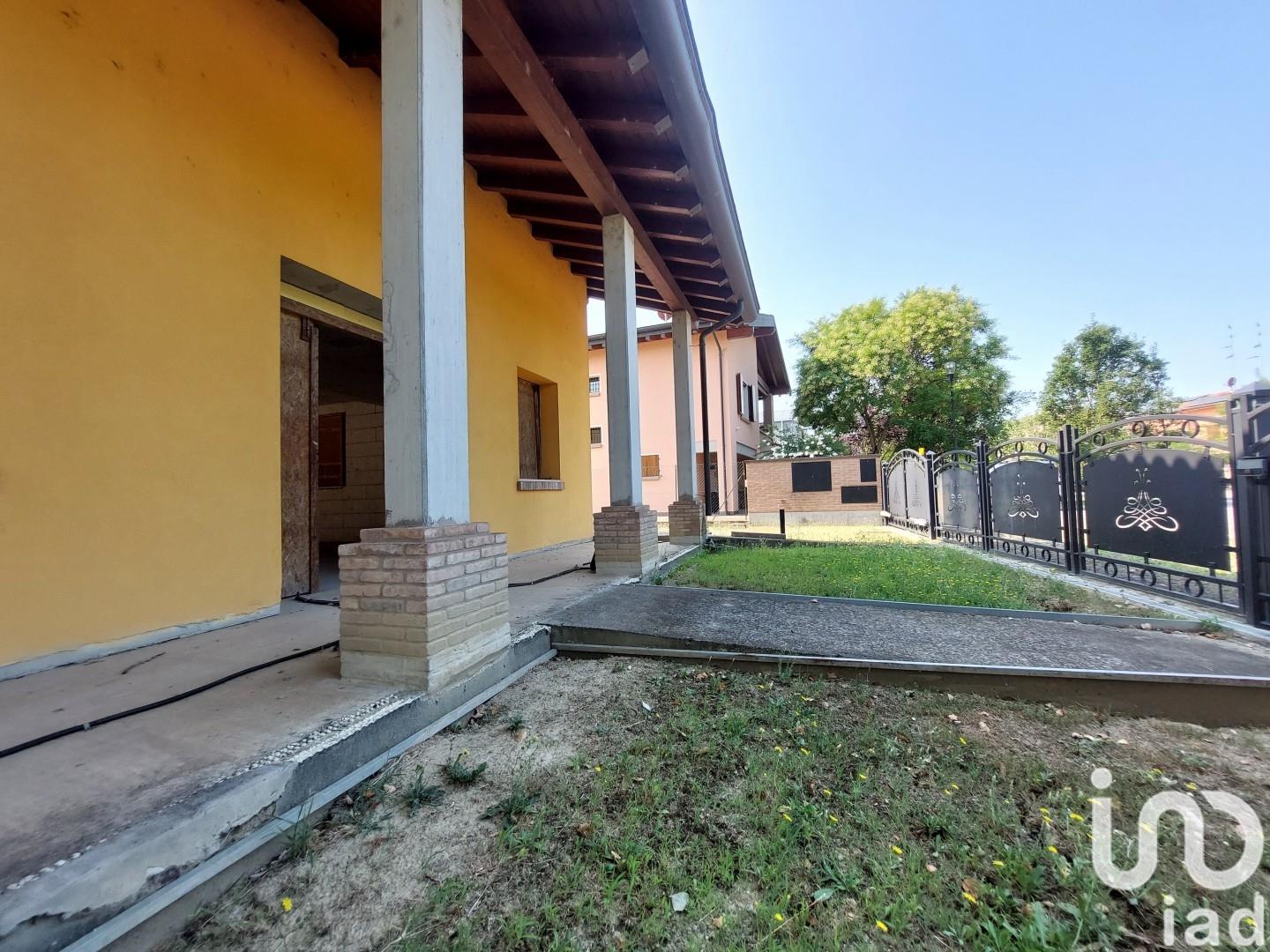 Sale Home 200 m² - 4 bedrooms