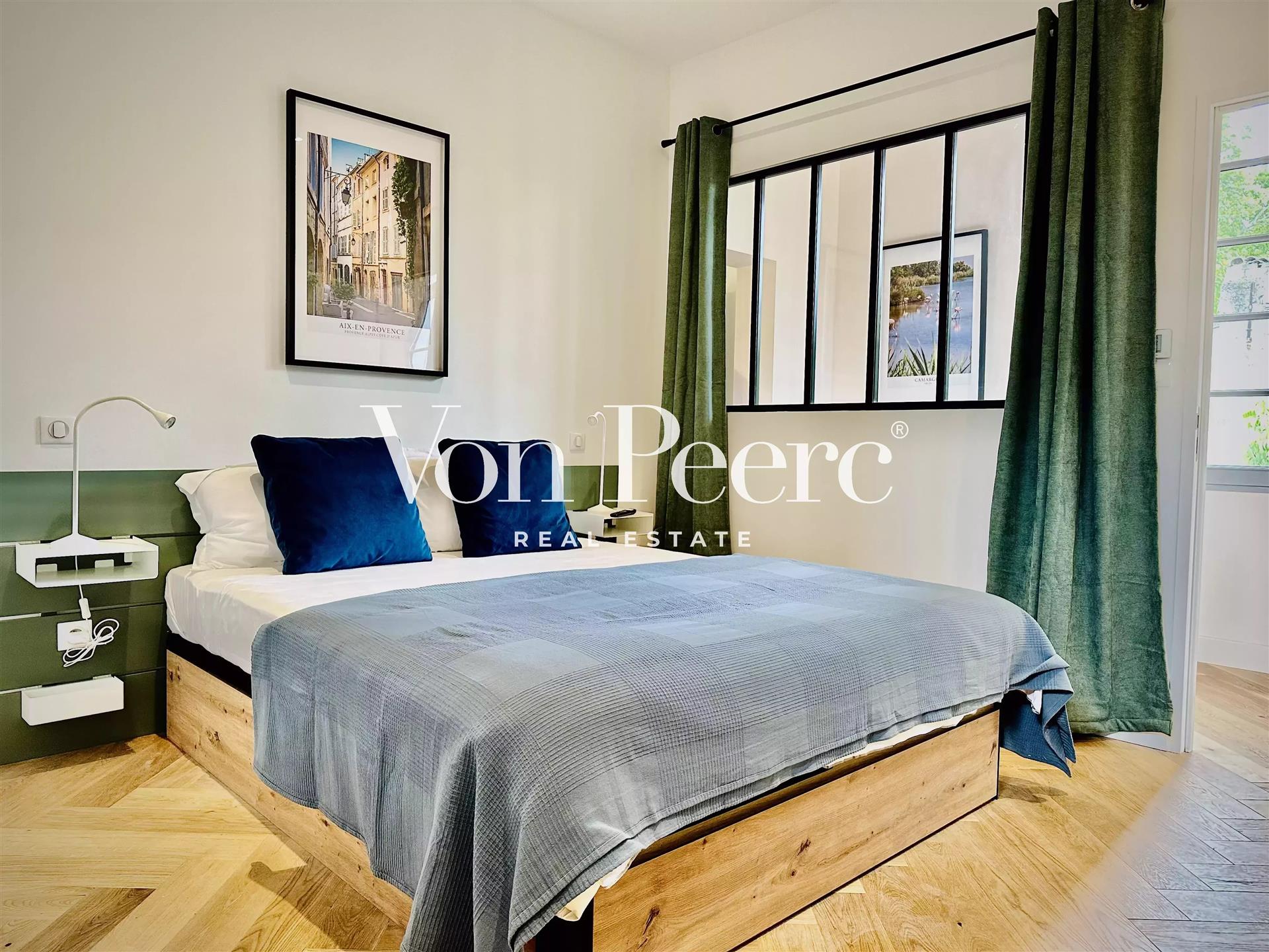 For Sale - Exceptionnel appartment in Palais des Papes Place