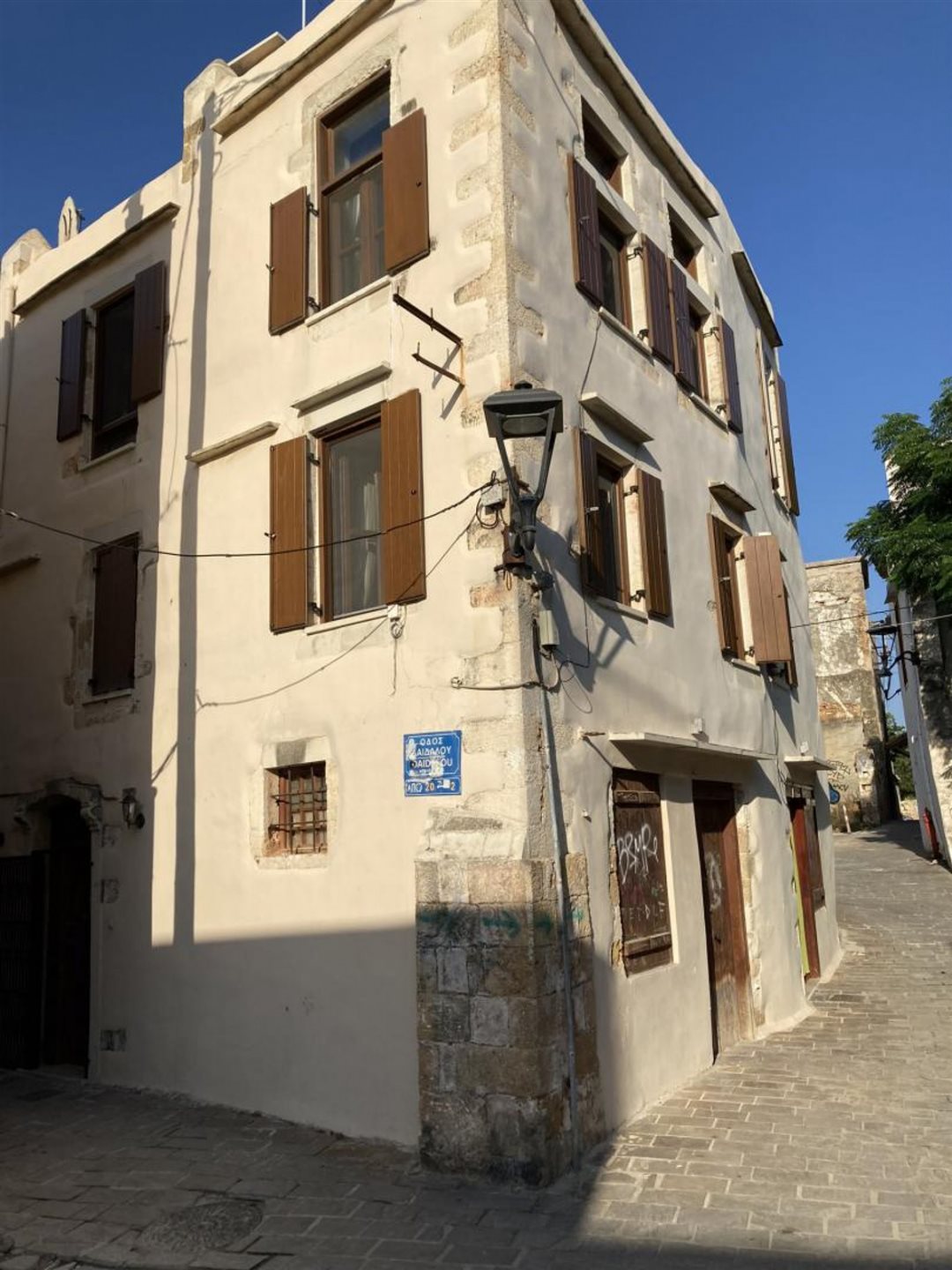 בית עם מרפסת גג בנמל הווניציאני למכירה