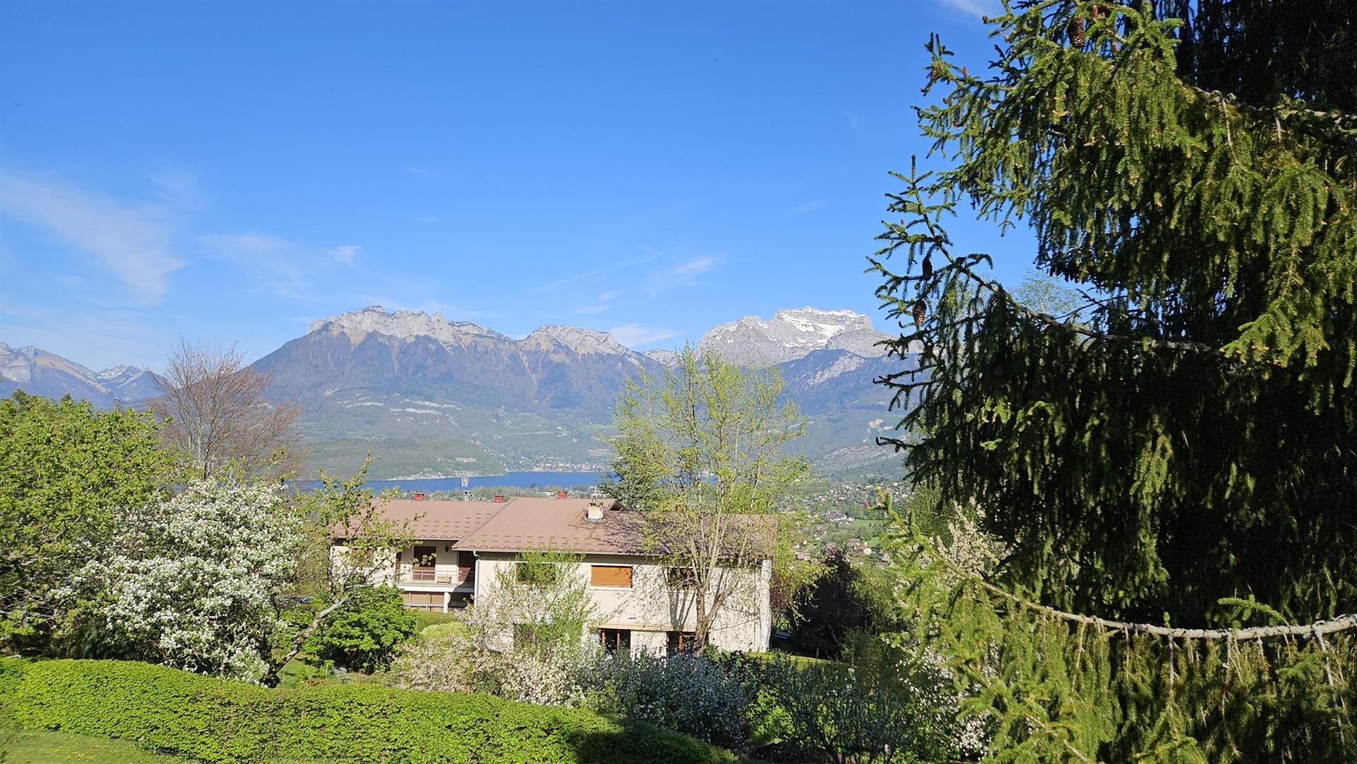 Izuzetna lokacija iznad jezera