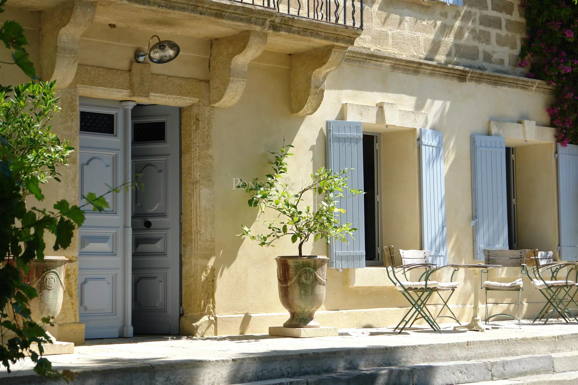 Elegant & Discreet, Comfort & Charm