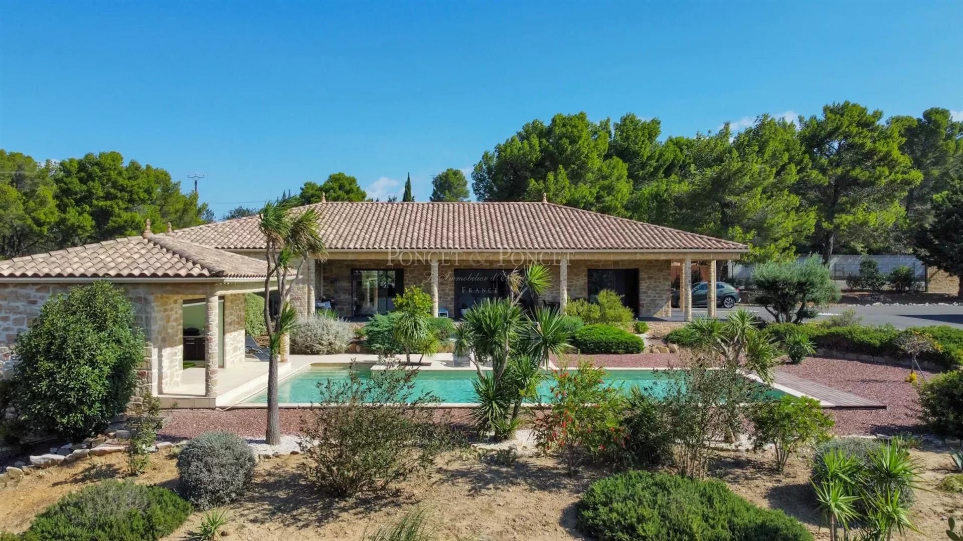 Exceptional villa close to Narbonne.