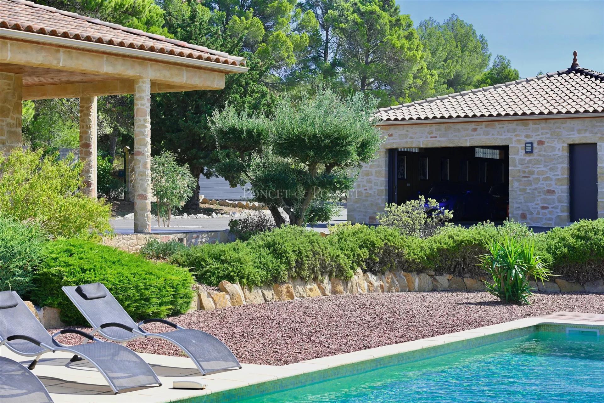 Exceptional villa close to Narbonne.