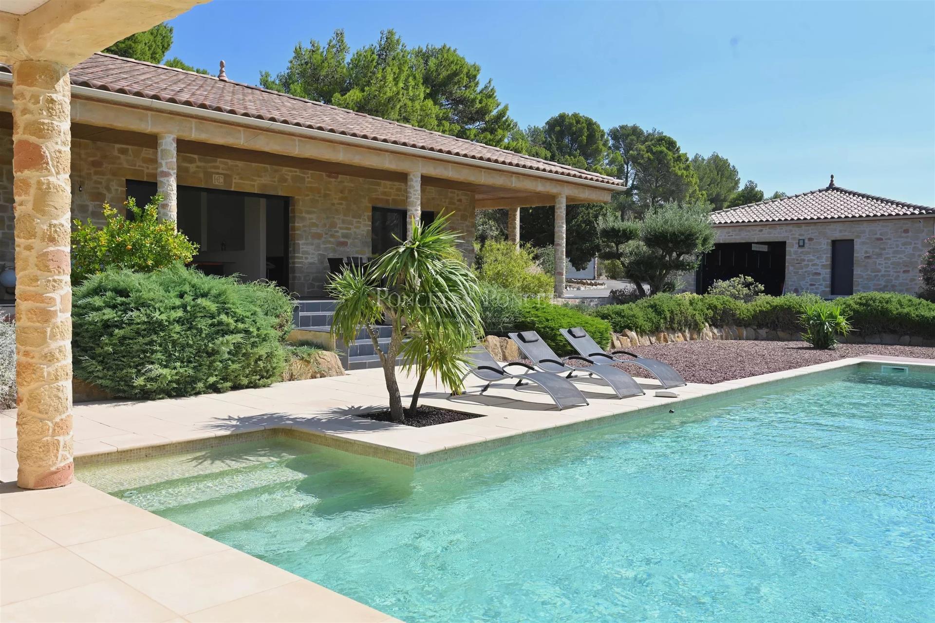 Exceptional villa close to Narbonne.