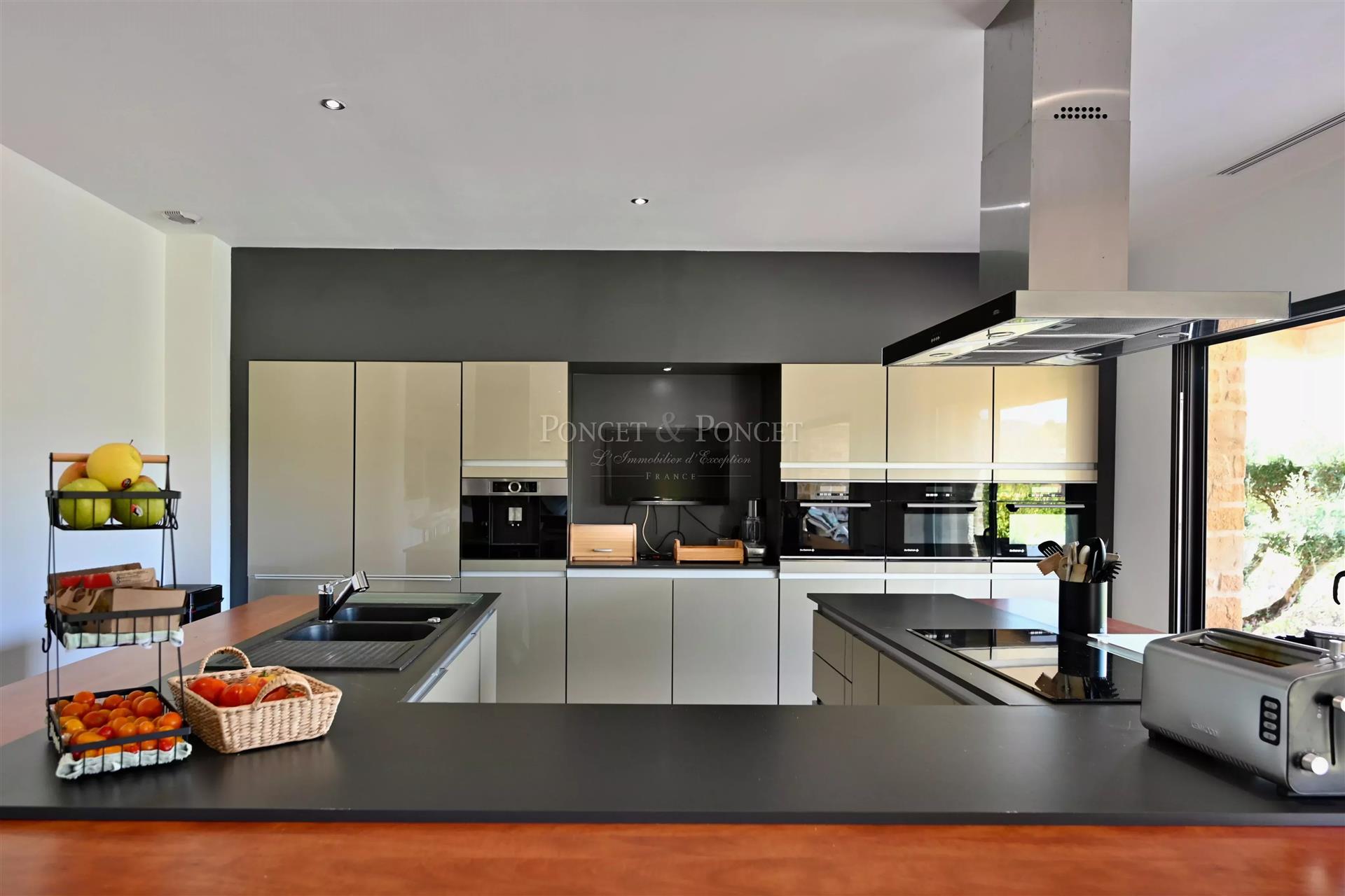 Exceptional villa close to Narbonne.