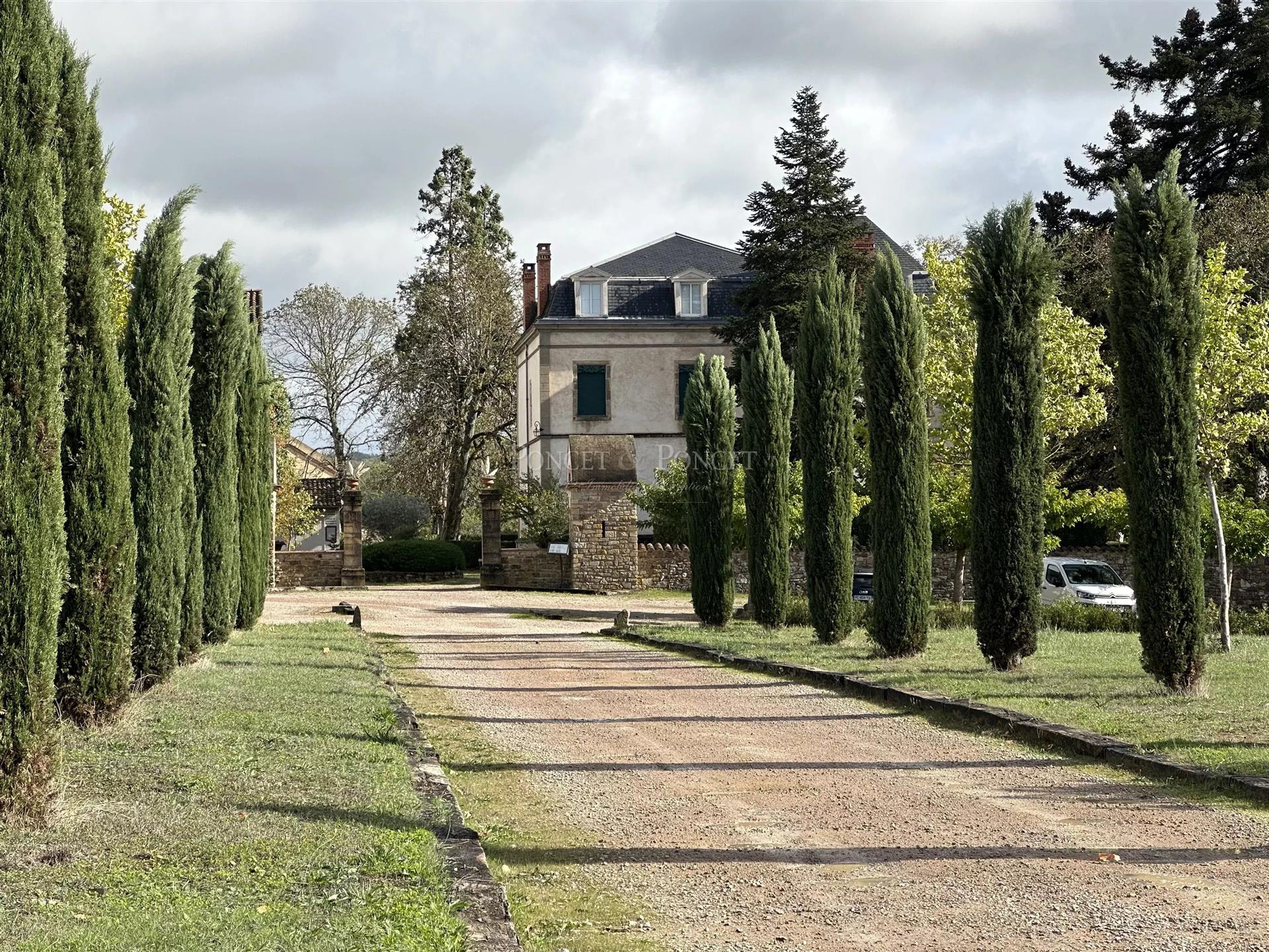 Beautiful castle, hotel and reception rooms, one hour north of Toulouse