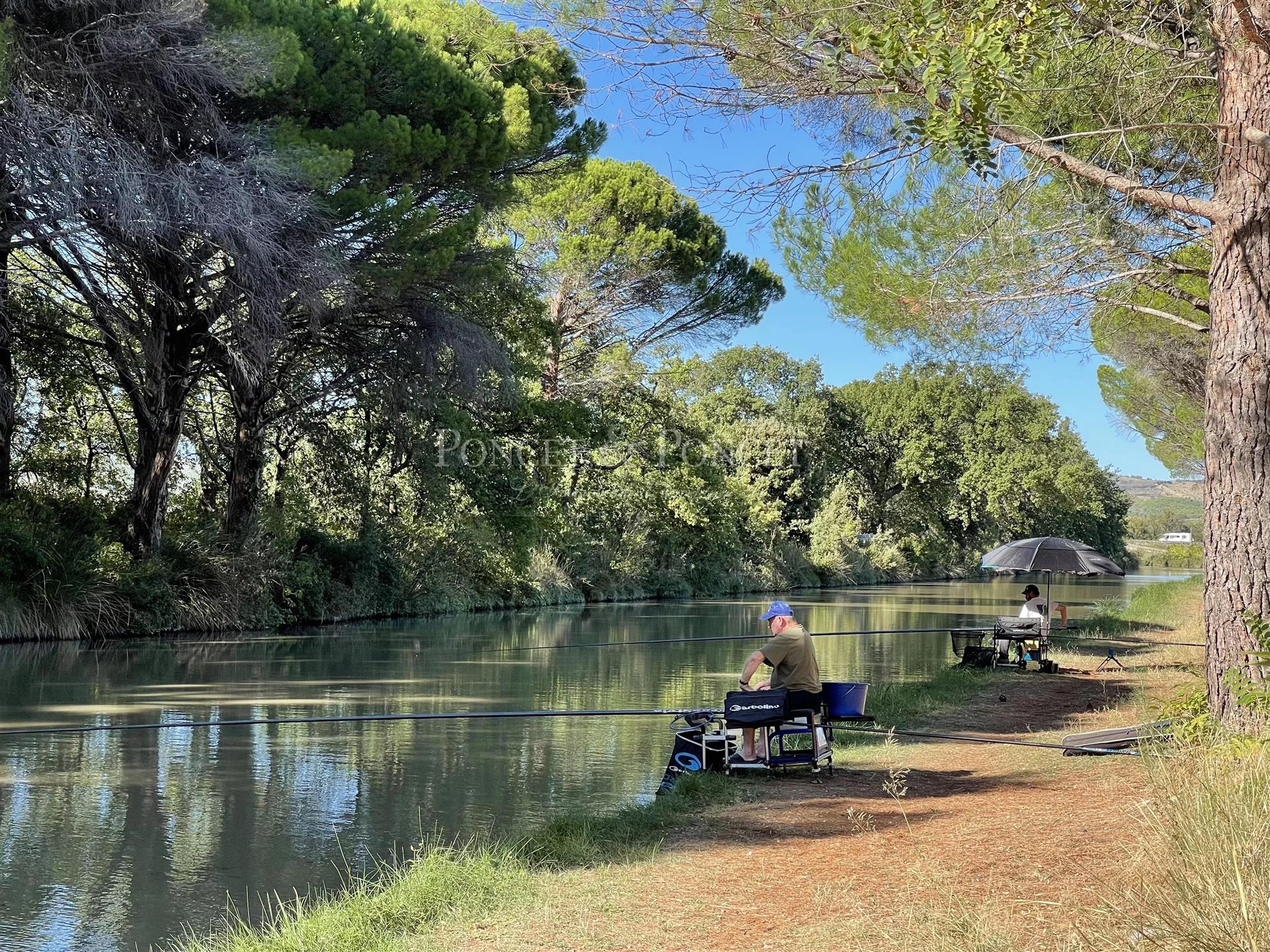 Property of character in Aude, on the edge of the Canal du midi 10 ha