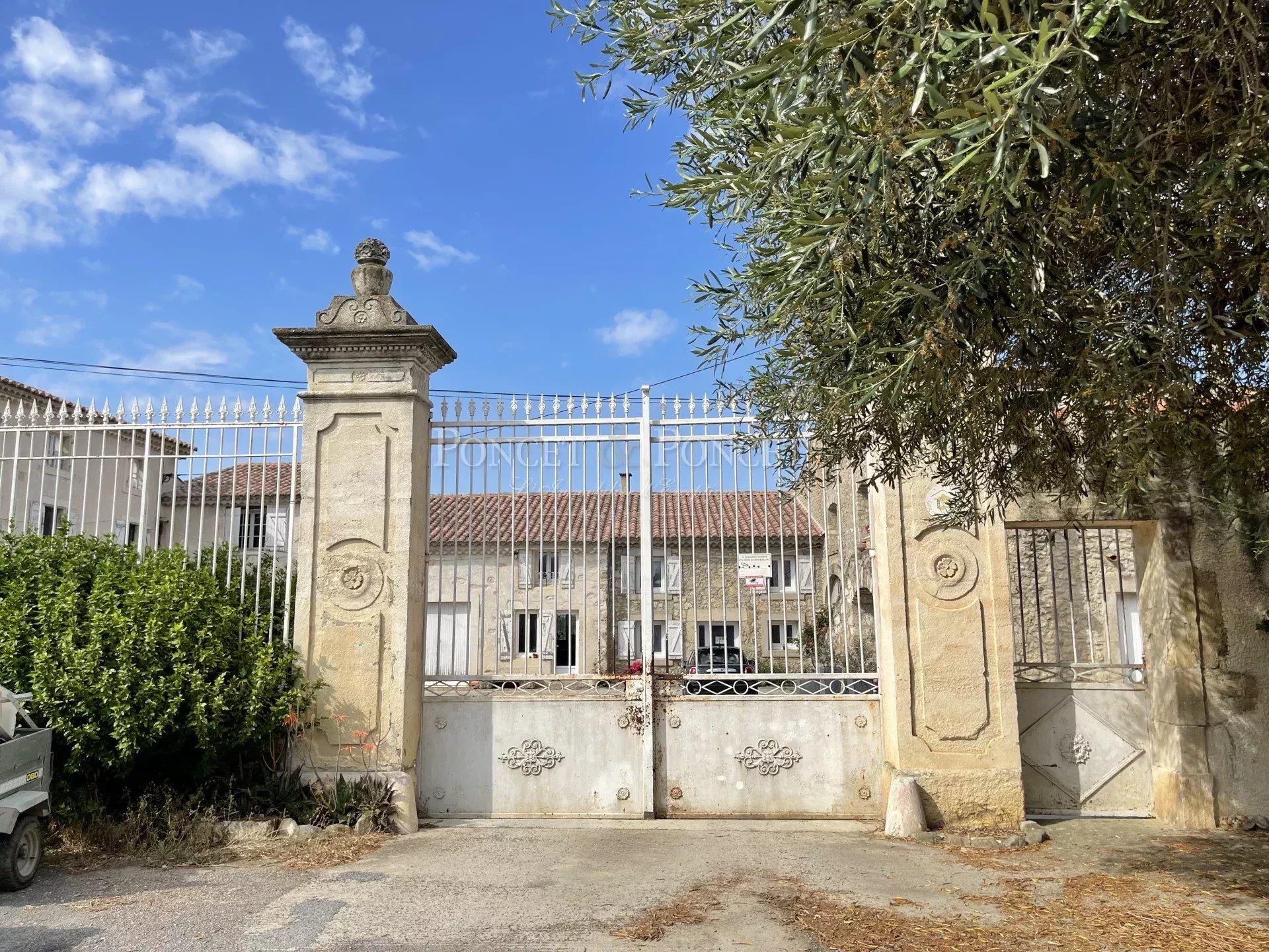 Property of character in Aude, on the edge of the Canal du midi 10 ha