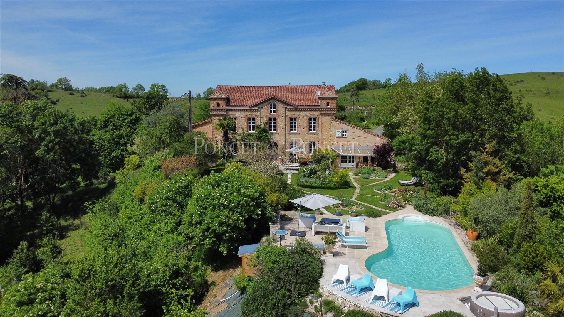 Country house 1 hour from Toulouse on 2 ha, very quiet!