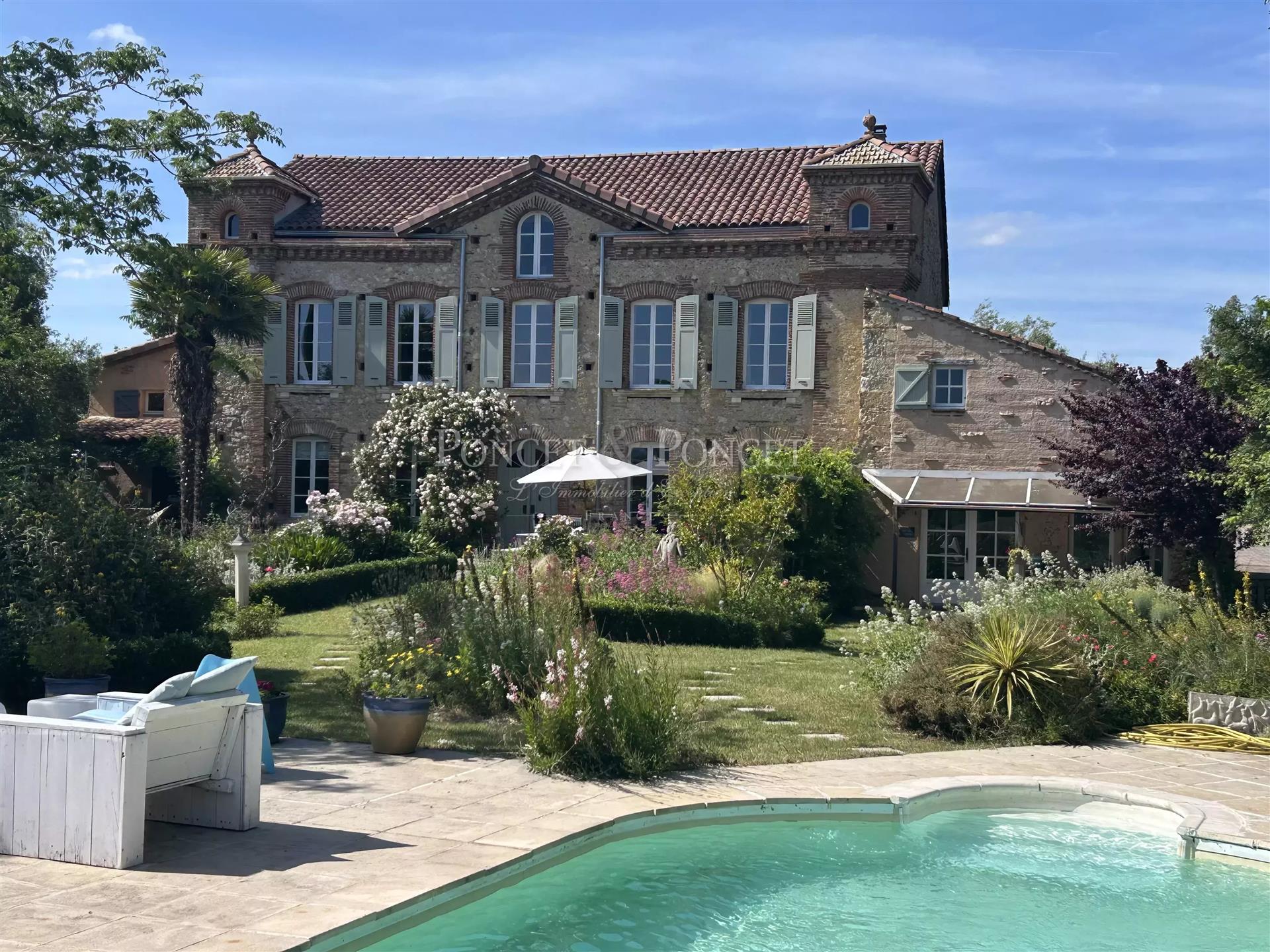 Country house 1 hour from Toulouse on 2 ha, very quiet!