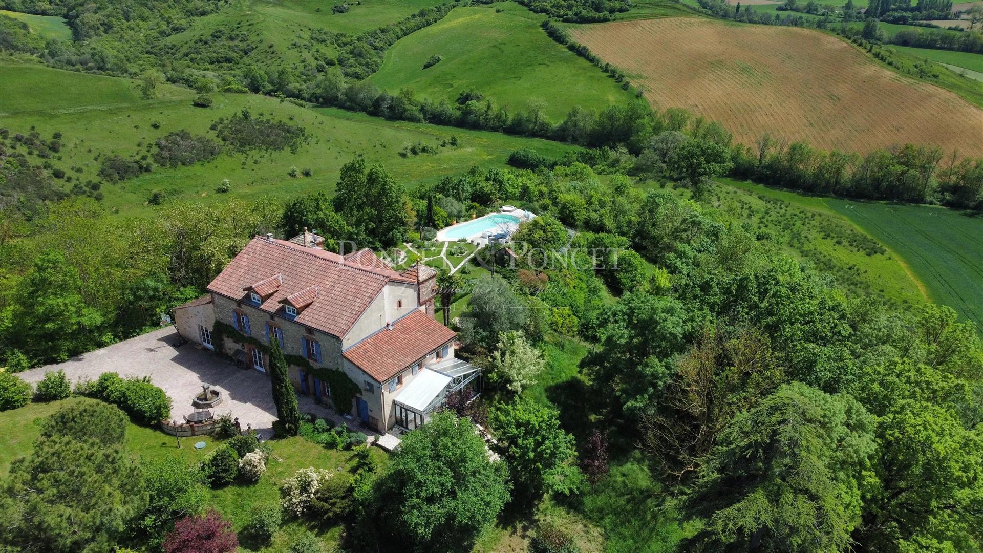 Country house 1 hour from Toulouse on 2 ha, very quiet!