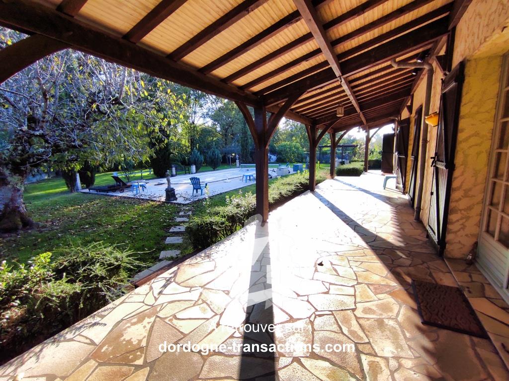 House with pool – Montpon
