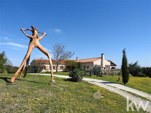 Property of 241m², plot of 21,000 m² in Llauro