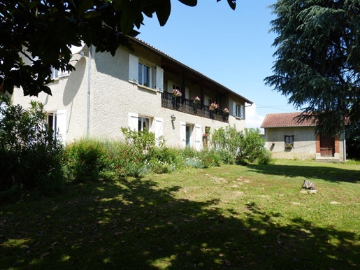 Te koop, nabij Trie sur Baise (Hautes Pyrénées) Huis met centrale verwarming en dubbele beglazing