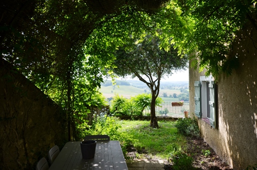 Te koop in de buurt van Vic-Fezensac, Gers: Mooi dorpshuis van karakter met prachtig uitzicht j
