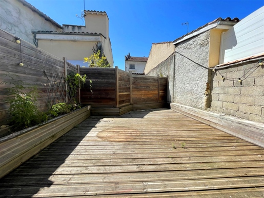 For Sale Fleurance: Comfortable town house with courtyard in very good condition, 4-beds, situated i