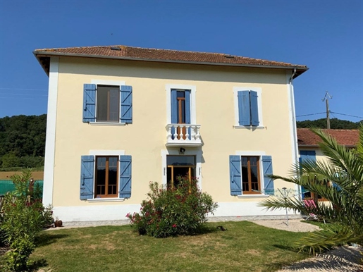 À vendre, proche de Trie-sur-Baïse (Hautes-Pyrénées): maison rénovée avec double vitrage, chauffage